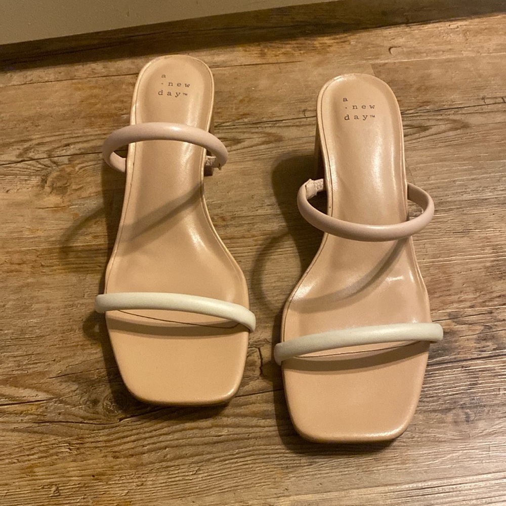Good condition a new day Size 8 heels